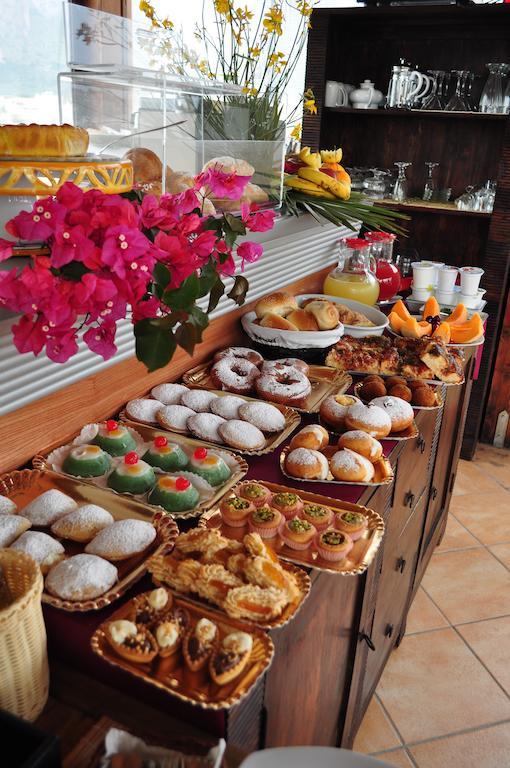 Rooms And Breakfast Zefiro San Vito Lo Capo Exterior foto
